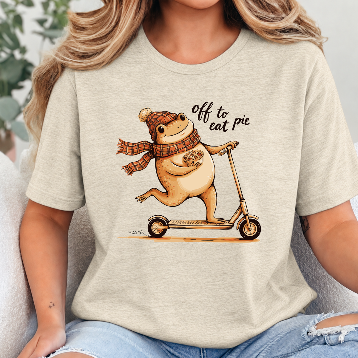 Off To Eat Pie Frog Graphic Tee - Heather Soft Cream